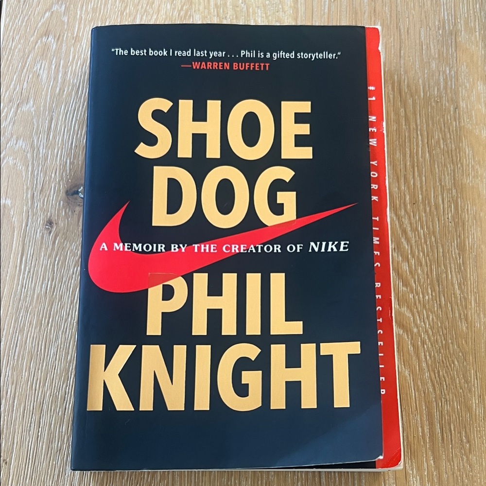 ‼️📕LIKE NEW NIKE “SHOE DOG” BY PHIL KNIGHT BOOK📕‼️